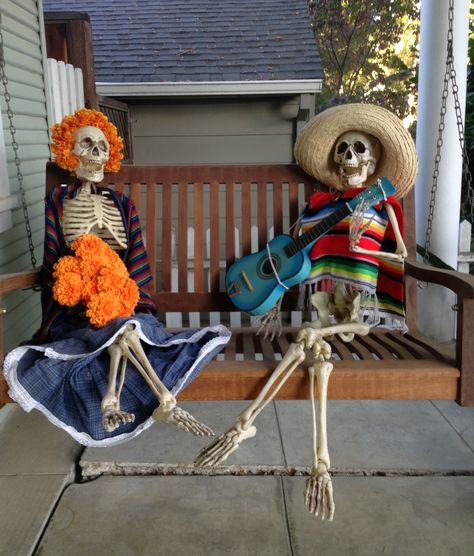 Dia De Los Muertos Yard Decor, Mexican Halloween Decorations, Skeleton Party Decorations, Dead Of The Dead, Dia De Los Muertos Party Ideas, Mexican Skeleton, Mexican Halloween, Dia De Los Muertos Decorations Ideas, Day Of The Dead Party