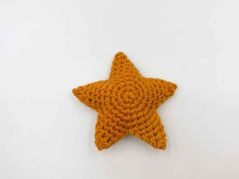 Crochet Stuffed Star, Crochet Puffy Star, Crochet Keyring Free Pattern, Owl Knitting Pattern, Crochet Star Patterns, Crochet Garland, Crochet Stitches Guide, Crochet Xmas, Crochet Stars