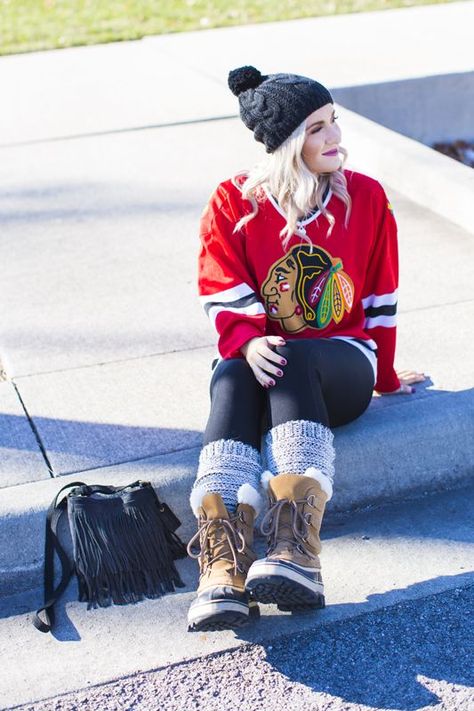 what to wear to a hockey game 1 black hawks Blackhawks Game Outfit, Outfit For Hockey Game Cute, How To Dress For A Hockey Game, Outfit For Hockey Game, What To Wear To A Hockey Game, Hockey Jersey Outfit Woman, Hockey Game Outfits For Women, Sporting Outfits, Hockey Outfit