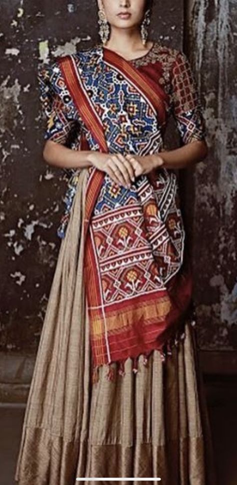 Patola Dupatta With Lehenga, Dupatta With Lehenga, Patola Blouse, Choli Blouse Design, Garba Dress, Saree Tassels Designs, Navratri Dress, Traditional Blouse Designs, Indian Bride Outfits