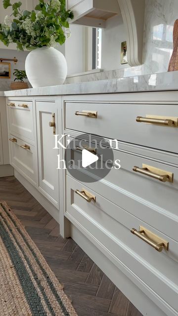 Trina Staunton | INTERIORS | HOME HACKS | AMAZON FINDS on Instagram: "Kitchen hardware is an important finishing touch that makes a huge impact, the jewellery of the room if you will ✨

My kitchen cabinet handles are from the Hoxton range by @frelanhardware x

#lifeasmrsbuilder #frelanhardware #kitcheninspo #kitchenideas #kitchenhandles #kitchenhardware #brasshardware #brassaccents #beigekitchen #beigeaesthetic #homedecor 

*reel contains pr products" The Hoxton, Instagram Kitchen, Beige Kitchen, Kitchen Hardware, Kitchen Cabinet Handles, Gorgeous Kitchens, Beige Aesthetic, Kitchen Handles, Cabinet Handles