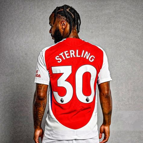 🚨| Raheem Sterling picks number 30 for his new chapter at Arsenal,it’s decided!💯 How many goals/assists do you expect this season?🤨 •• #raheemsterling #arsenalfc #gunners #footballnews #transfernews #premierleague #footballplayer #chelseafc #instafootball #arteta Sterling Raheem, Raheem Sterling, Number 30, Transfer News, Arsenal Fc, Sport Soccer, Chelsea Fc, New Chapter, Football Players