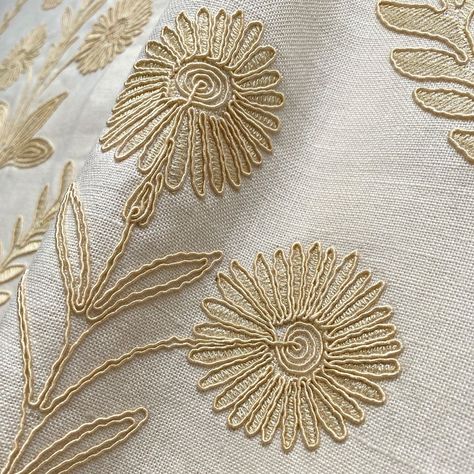 Persian Daisy - Buttermilk, Ian Sanderson Upholstery and Curtain Fabrics Persian Embroidery, Headboard Inspiration, Pret Wear, Spring Board, Daisy Fabric, Dori Work, Fabric Roller Blinds, Sanderson Fabric, Ogee Pattern