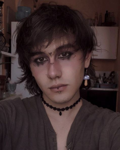 Druid Makeup Men, Ren Faire Makeup Elf, Nonbinary Fairycore, Male Elf Makeup, Pirate Makeup For Men, Leprechaun Makeup, Goblincore Fashion Male, Green Witch Makeup, Goblin Makeup