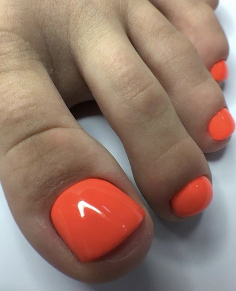 Orange Toenails Summer, Bright Orange Toe Nails, Foot Nails Design, Trending Pedicure, Orange Toes, Orange Toe Nails, Nail Nail Designs, Nail Fashion Trends, Summer Nails Colors Designs