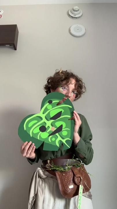 Diy Korok Costume, Zelda Diy Decor, Korok Mask Diy, Korok Zelda Cosplay, Zelda Halloween Costumes, Korok Costume, Totk Cosplay, Link Zelda Costume, Korok Cosplay