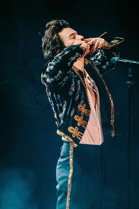 Live On Tour, Harry Styles Live On Tour, Harry Styles Live, Haikou, Harry Styles Wallpaper, Harry Styles Pictures, Family Show, Harry Styles Photos, Mr Style