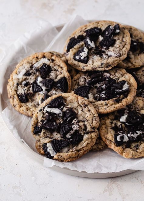 Oreo Chocolate Chip Cookies, Cookie Aesthetic, Oreo Cookie Dough, Midnight Munchies, Bake Ideas, Oreo Stuffed Chocolate Chip Cookies, Crumble Cookie, Food Reference, Oreo Chocolate