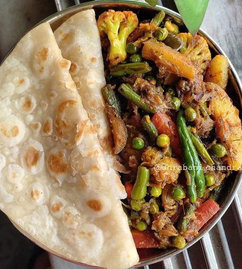 Healthy Eating Indian, Indian Fast Food, Delicious Food Image, Food Factory, Spicy Snacks Recipes, Bengali Food, Healthy Food Menu, Vegetarian Fast Food, Indian Cooking Recipes