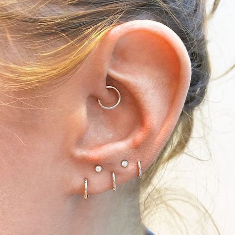 Triple Helix Piercing Hoop, Upper Earlobe Piercing, Ear Styling Ideas, High Lobe Piercing, Lobe Piercing Ideas, Curated Ear Piercing, Different Piercings, Lobe Piercings, Curated Ear