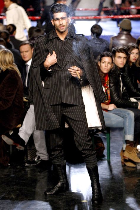 Jean Paul Gaultier 90s, 2000s Men, Vampire Fashion, Jean Paul Gaultier Haute Couture, Model Behavior, Dark Beauty Magazine, Fancy Fashion, Winter Typ, Menswear Runway