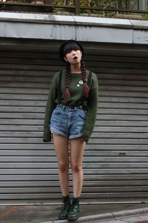 Photo Green Dr Martens, 90s Fashion Grunge Outfits, Martens Outfit, Dr Martens Outfit, Doc Martens Outfit, 90s Fashion Grunge, 90s Fashion Outfits, Tumblr Fashion, Harajuku Fashion