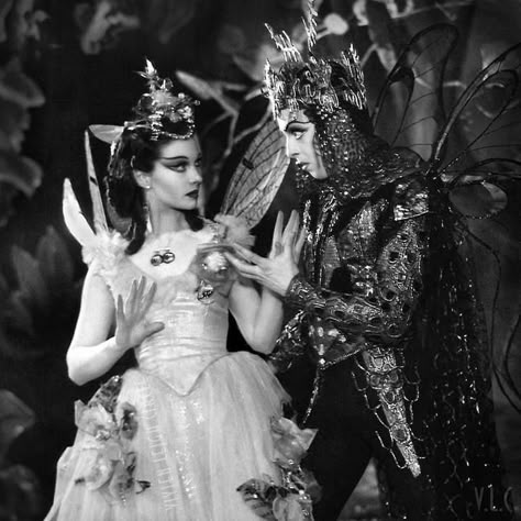 Midnight Summer Dream, Vintage Hollywood Stars, Stealing Beauty, Vivien Leigh, Fairy Queen, Midsummer Nights Dream, Star Pictures, British Library, New Star