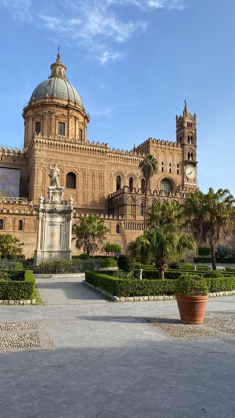 Palermo Italy Aesthetic, Sicily Italy Aesthetic, Sicilian Summer, Albanian Quote, Sicily Travel, Country Italy, Palermo Sicily, Italy Aesthetic, Sicily Italy