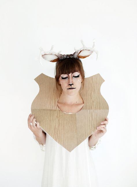 DIY Taxidermy Deer Costume - The Merrythought Harry Potter Decorations Diy, Taxidermy Deer, Halloween Make-up Looks, Deer Costume, Halloween Makeup Diy, Cool Halloween Makeup, Homemade Halloween Costumes, Harry Potter Decor, Halloween Costumes Makeup