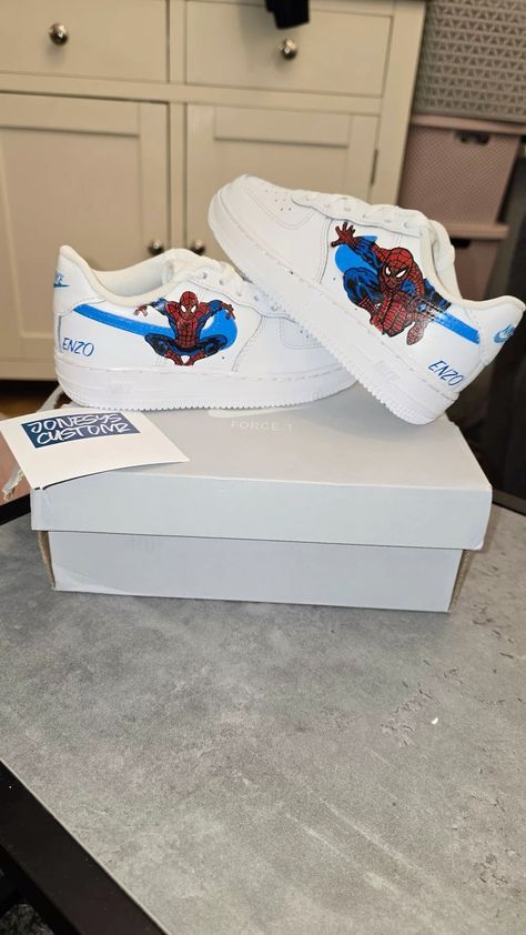 Spiderman Crocs, Spider Man Custom, Spiderman Shoes, Comic Dress, Spiderman Gifts, Pretty Sneakers, Miles Spiderman, Custom Painted Shoes, Diy Sneakers