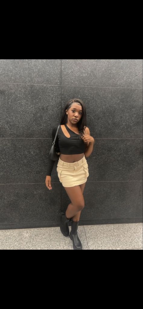 Black girl mini cargo skirt outfit inspo, mini smirt outfit, mini skiet aesthetic Short Cargo Skirt Outfit Black Women, Khaki Cargo Skirt Outfit Black Women, Tan Cargo Skirt Outfit, Khaki Skirt Outfits Black Women, Cargo Skirt Outfit Black Women, Mini Cargo Skirt Outfit, Khaki Skirt Outfits, Skirt Outfit Black Women, Black Cargo Skirt