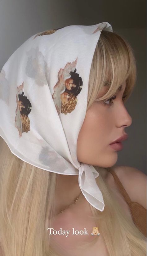 Money Aesthetics, University Aesthetic, Head Scarfs, Light Makeup Looks, Y2k Hair, Vintage Headpiece, Silk Scarf Style, Silk Scarf Hair, Silk Headscarf