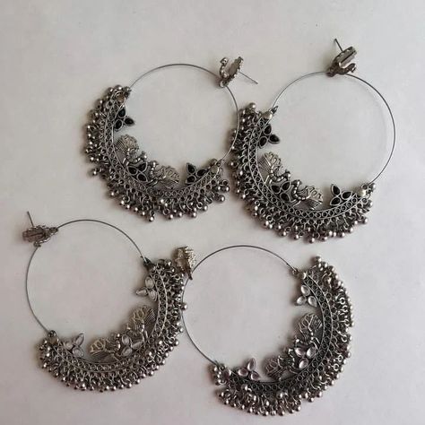 Jumka Asethic, Jhumka Earrings Aesthetic, Jhumkas Designs, Classic Silver Jewelry, Trendy Silver Jewelry, Vintage Indian Jewelry, Jhumka Designs, Indian Wedding Jewelry Sets, Aesthetic Earrings