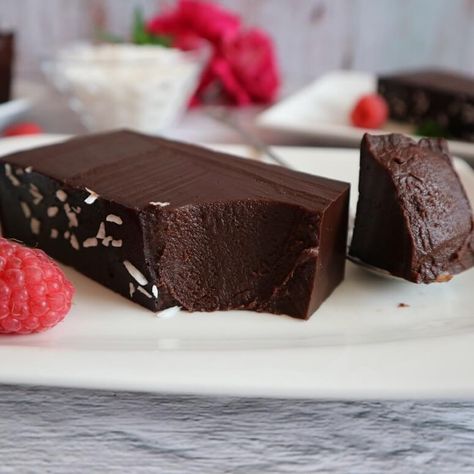 Chocolate Pudding Dessert, Vegan Chocolate Pudding, Whipped Cream Desserts, Vegan Jelly, Chocolate Jelly, Pudding Dessert, Vanilla Sauce, Jelly Recipes, Pudding Desserts