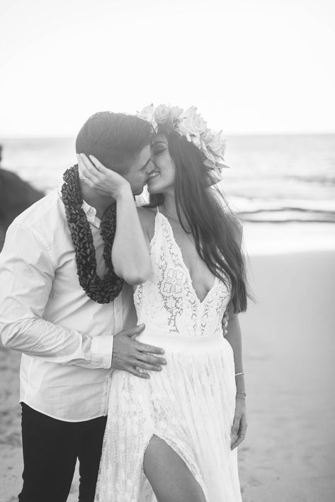 Sunrise Elopement at Makua Beach - North Shore Oahu Hawaii Wedding Photographer Romantic Beach Wedding Dress, Kualoa Ranch Hawaii, Beach Wedding Pictures, Makua Beach, Engagement Photo Shoot Beach, Engagement Pictures Beach, Maui Beach Wedding, Haiku Mill, Intimate Beach Wedding