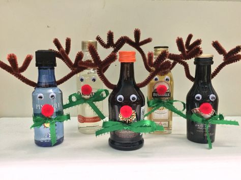 Mini reindeer liquor bottles Mini Liquor Bottle Ornaments, Christmas Gifts With Mini Liquor Bottles, Small Liquor Bottles Gift Ideas, Mini Liquor Bottle Gift Ideas, Christmas Alcohol Gifts, Mini Alcohol Bottles Gifts, Funny Xmas Gifts, Liquor Gifts, Mini Liquor Bottles