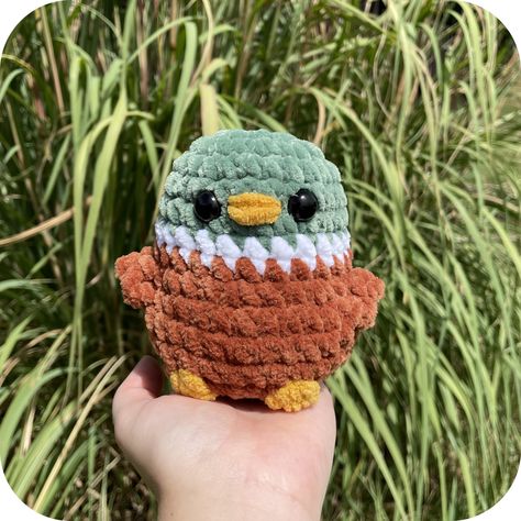 Dimensions: 3.5"L x 5"W x 4.5"H These plushies are created in a 🚭 smoke free/pet free home. Plushie pattern by AnnieCarrawayArt. Mallard Duck Amigurumi Free Pattern, Crochet Mallard Duck Pattern, Chunky Duck Crochet Pattern, Crochet Duck Plush, Amigurumi Mallard Duck, Crochet Mallard Duck, Bae Ideas, Duck Plushie, Crocheted Stuff