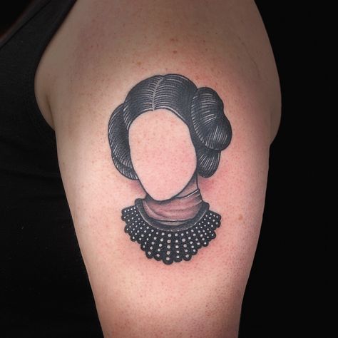 Princess Leia wearing Ruth Bader Ginsburg’s dissent collar. The feminist crossover we all deserve 🖤 Ruth Bader Ginsburg Tattoo, Rbg Tattoos, Leia Tattoo, Princess Leia Tattoo, Best Friends Tattoos, Star Wars Tattoo Ideas, Friends Tattoos, Star Wars Tattoo, Best Friend Tattoos