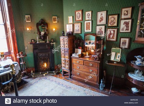 Dark Academia Apartment, Sherlock Holmes Museum, Detective Sherlock Holmes, England London, 221b Baker Street, Room Display, Club Room, Scenic Design, London Photos