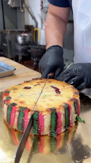 Rainbow Cookie Cheesecake Recipe, Rainbow Cookie Cheesecake, Rainbow Cookie Cake, Seven Layer Cookies, Rainbow Cheesecake, Italian Rainbow Cookies, Cookie Cheesecake, Rainbow Cookie, Pie Brownies