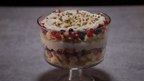 Cannoli Trifle, Cannoli Cream, Trifle Bowl, Trifle Desserts, Trifle Recipe, Cannoli, Summer Treats, Trifle, Fruit Desserts