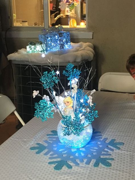 Frozen Party Centerpieces Diy, Diy Frozen Centerpieces, Elsa Centerpiece Ideas, Frozen Centerpiece Ideas Diy, Frozen Birthday Party Centerpieces, Frozen Table Centerpieces, Frozen Theme Centerpieces, Frozen Centerpiece Ideas, Frozen Birthday Centerpieces