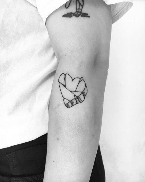 Heart Tattoo Black And White, Heart Tattoo Black, Tattoo On The Side, Tattoo Black And White, Heart Break, Long Relationship, Tattoo Black, Comparing Yourself To Others, Photo Heart