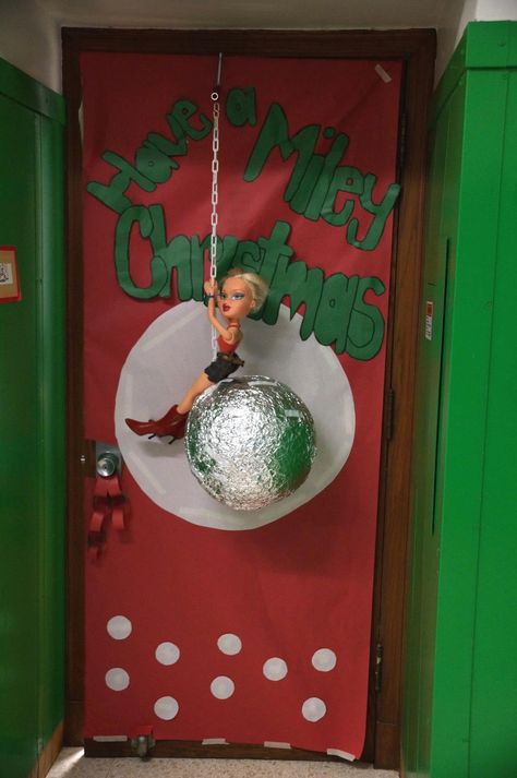 And then there's my Social Studies teacher, winning the Door Decor contest by a landslide. I'd say he came in like a a Wrecking Ball... :) Funny Christmas Door, Funny Door Decorating Contest, Funny Christmas Door Decorations, Christmas Door Decorating Contest Funny, Funny Christmas Door Decorations Contest, Christmas Door Ideas, Christmas Door Design, Christmas Dorm, Dorm Door Decorations