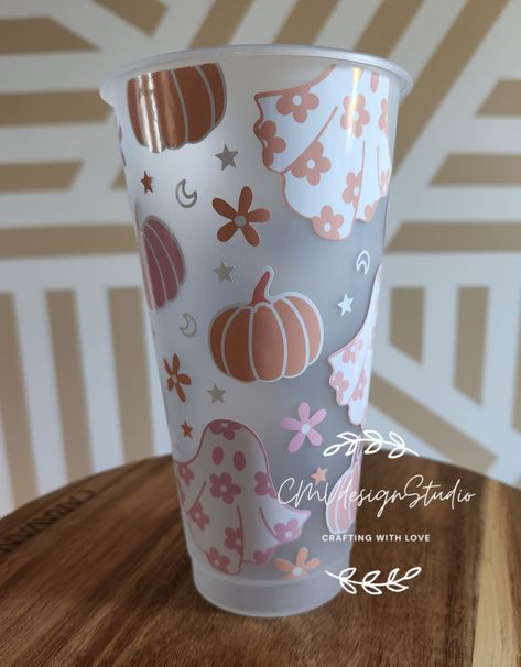 Starbucks Cold Cup, Retro Halloween, Hippie Halloween, Boho Halloween, Fall Cold Cup, Halloween Cup, Frosted Cold Cup, 24oz Starbucks Cup. This cute retro Halloween cup is a must this season! This is a frosted clear plastic 24oz cup. This is for cold drinks, not intended for hot liquids.  Comes with lid and straw (straws may vary depending on stock, chosen randomly)  Design is waterproof. To ensure longevity of the design and the cup: - Hand wash only - Do not scrub - Avoid high heat  - Do not soak Hippie Halloween, Starbucks Halloween, Boho Halloween, Cute Coffee Cups, Halloween Cups, Diy Cups, Custom Cups, Diy Tumblers, Cricut Craft Room