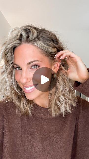 Lob Curls Tutorial, Lob Hairstyle Tutorial, Chopstick Curls Short Hair, Wand Curls Short Hair, Blonde Lob, Barrel Curls, How To Curl Short Hair, Cute Curly Hairstyles, Lob Hairstyle