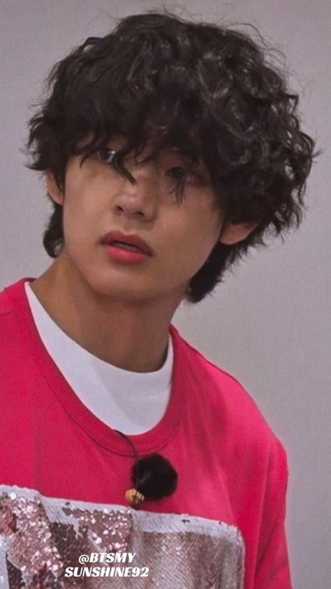 Permed Guys Hair, Tae Fluffy Hair, Curly Kpop Hair Men, Taehyung Wavy Hair, Wavy Hair Perm, Perm Ideas, Boys Colored Hair, Poofy Hair, Short Hair Tomboy