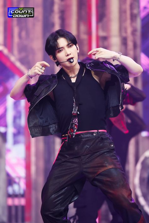 Ateez New World, Ateez Guerrilla, Ateez Concert Outfit, Ateez Performance, Ateez Concert, Kang Yeo Sang, Kang Yeo-sang, Ateez Yeosang, Yeosang Ateez