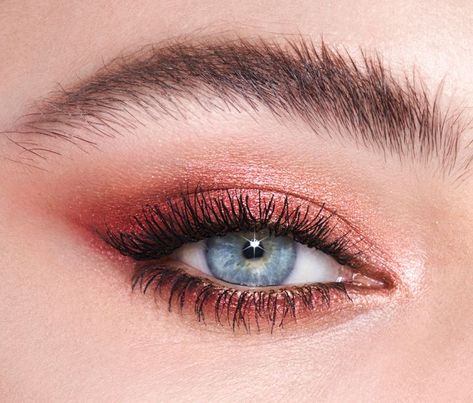 Light Red Makeup, Easy Red Eyeshadow Looks, Soft Red Makeup, Red Eyeshadow Look, Red Makeup Looks, Classic Eyeliner, Evening Eye Makeup, Maquillage On Fleek, Eye Makeup Images