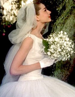 Audrey Hepburn ~ Funny Face, 1957 Audrey Hepburn Wedding Aesthetic, Funny Face Wedding Dress, Audrey Hepburn Wedding Dress, Audrey Hepburn Wedding, Audrey Hepburn Funny Face, Wedding Dress And Veil, Aubrey Hepburn, Audrey Hepburn Style, Fred Astaire