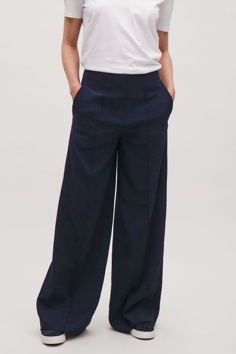 Navy Wide Leg Trousers Outfit, Navy Trousers Outfit Women, Blue Wide Leg Pants Outfit, Leg Trousers Outfit, Blue Trousers Outfit, Navy Pants Outfit, Blue Linen Trousers, Navy Wide Leg Trousers, Blue Pants Outfit