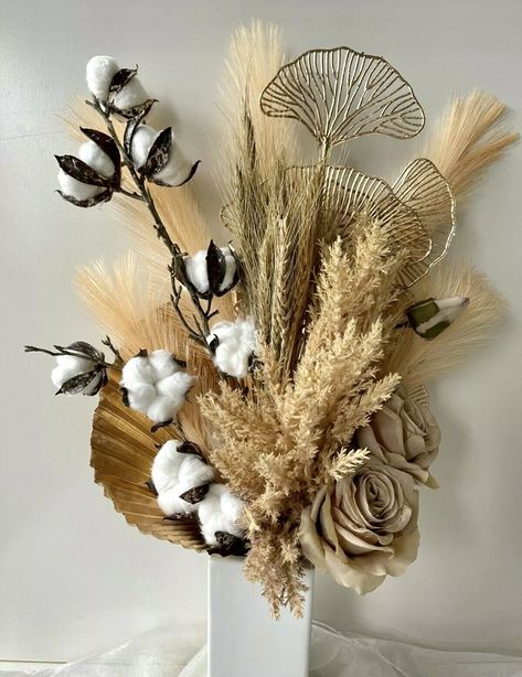 Dry Arrangements Ideas, Cotton Flower Arrangements, Dried Grass And Flower Arrangements, Cotton Floral Arrangement, Pampas Dried Flower Arrangement, Large Vase Dried Flower Arrangements, Dried Flower Arrangements With Feathers, Fall Dried Flower Arrangements Grass And Cotton, Tall Floral Arrangements