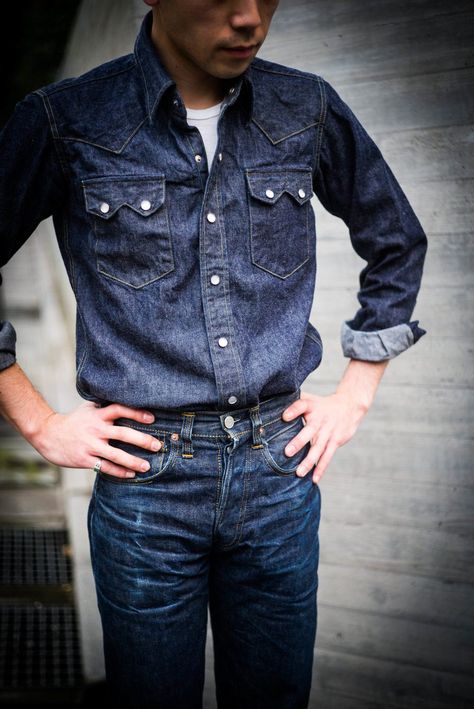 Chambray Shirts, Denim Outfit Men, Body Armour, Chambray Denim Shirt, Mode Tips, Denim Shirt With Jeans, Western Denim Shirt, Denim Shirt Men, Casual Tie