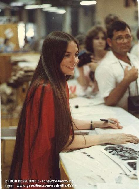 Crystal Gayle Long Hair 70s, Long Curly 70s Hair, Long 70s Hair, 70s Long Straight Hair, Long Glossy Hair, Crystal Gayle 70s, 70s Long Hair, Crystal Gayle, Cher Long Hair