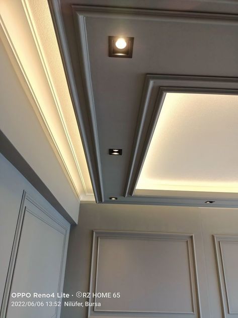 Office False Ceiling Design Modern, Siling Design Ceilings, Simple Gypsum Ceiling Designs, Siling Light Design, Classic False Ceiling Design, Hall Celling Design Modern, Strip Lighting Ceiling, Classical Ceiling Design, Modern False Ceiling Design