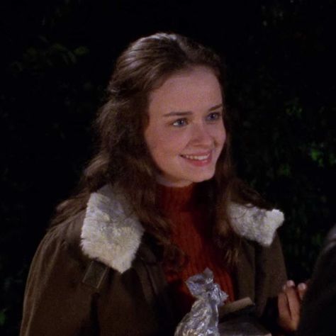 Rory Gilmore Chilton, Rory Gilmore Hair, Gilmore Girls Fashion, Lorelai Gilmore, Romanticizing Life, Healthy Lifestyle Inspiration, Rory Gilmore, Summer Pictures, Gilmore Girls