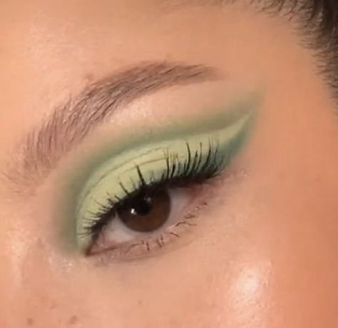 Green Light Makeup, Banquet Makeup, Quinceanera Outfit, Makeup Therapy, Quinceañera Ideas, Cute Eye Makeup, Flot Makeup, Swag Makeup, Green Makeup