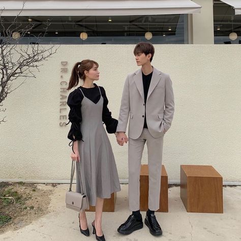 Elegant Couple Outfits, Valentine Couple Outfits, Fancy Date Outfit, Couple Outfits Matching Casual, Korean Couple Outfits, Longsleeves Outfit, Prenup Outfit, Couple Ootd, Couple Outfits Matching