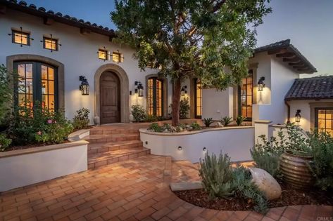 Rancho Santa Fe Homes, One Story Hacienda Style Homes, Spanish Ranch Style Homes Floor Plans, Rancho House Ranch Homes, Spanish Adu, Santa Fe Style Homes Exterior, Spanish Ranch Style Homes, Minimalistic House, Canyon House