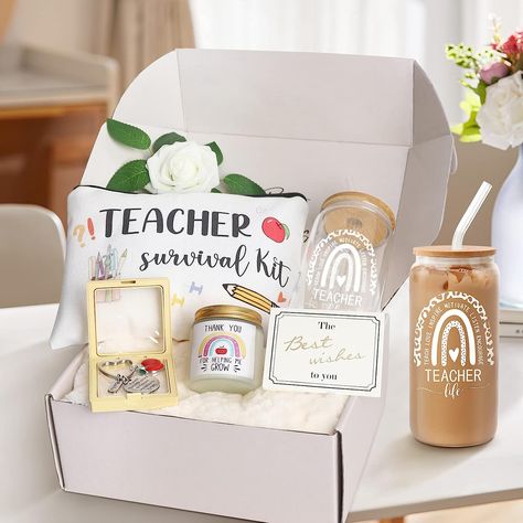 Teachers Basket Ideas, Teacher Gift Box Ideas, Teacher Thank You Gift Ideas, Teacher Appreciation Gift Baskets, Christmas Gifts For Teachers, Teacher Candle Gift, Ideas Emprendimiento, Mini Gifts, Coffee Gifts Box